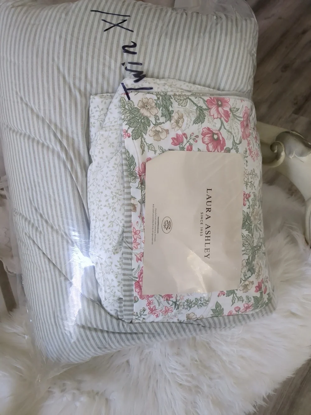 Laura Ashley - Twin XL Comforter Set, Bedding Set